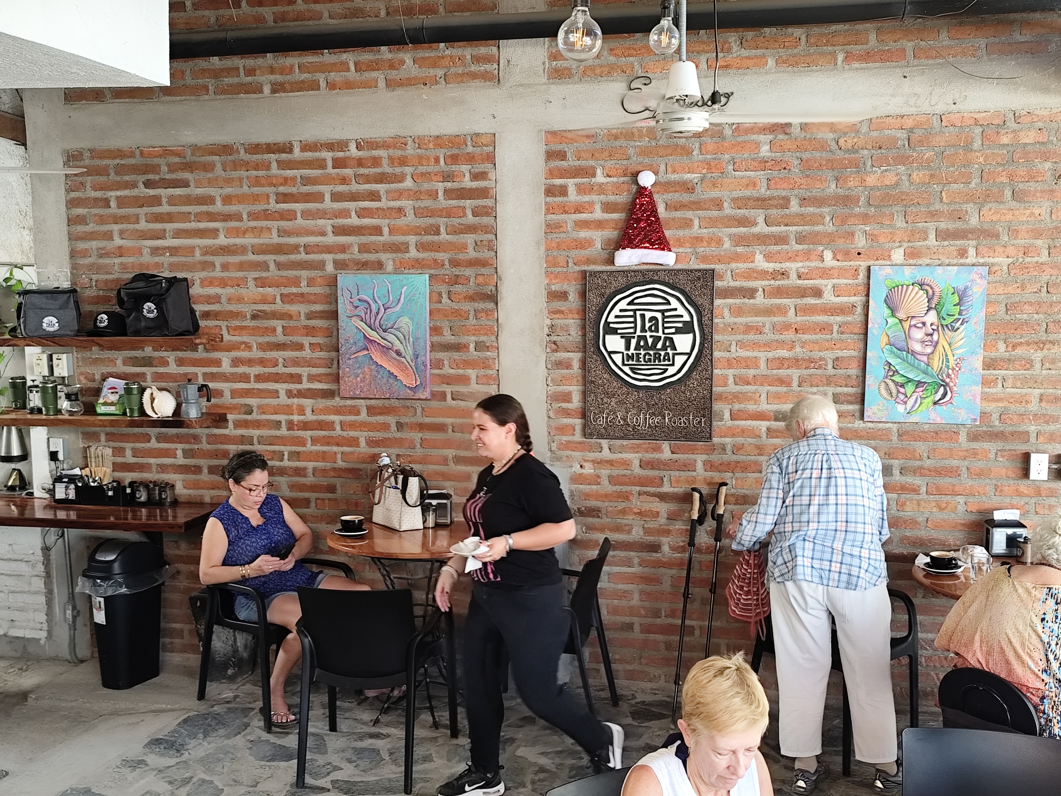 La Taza Negra Cafetería image 4