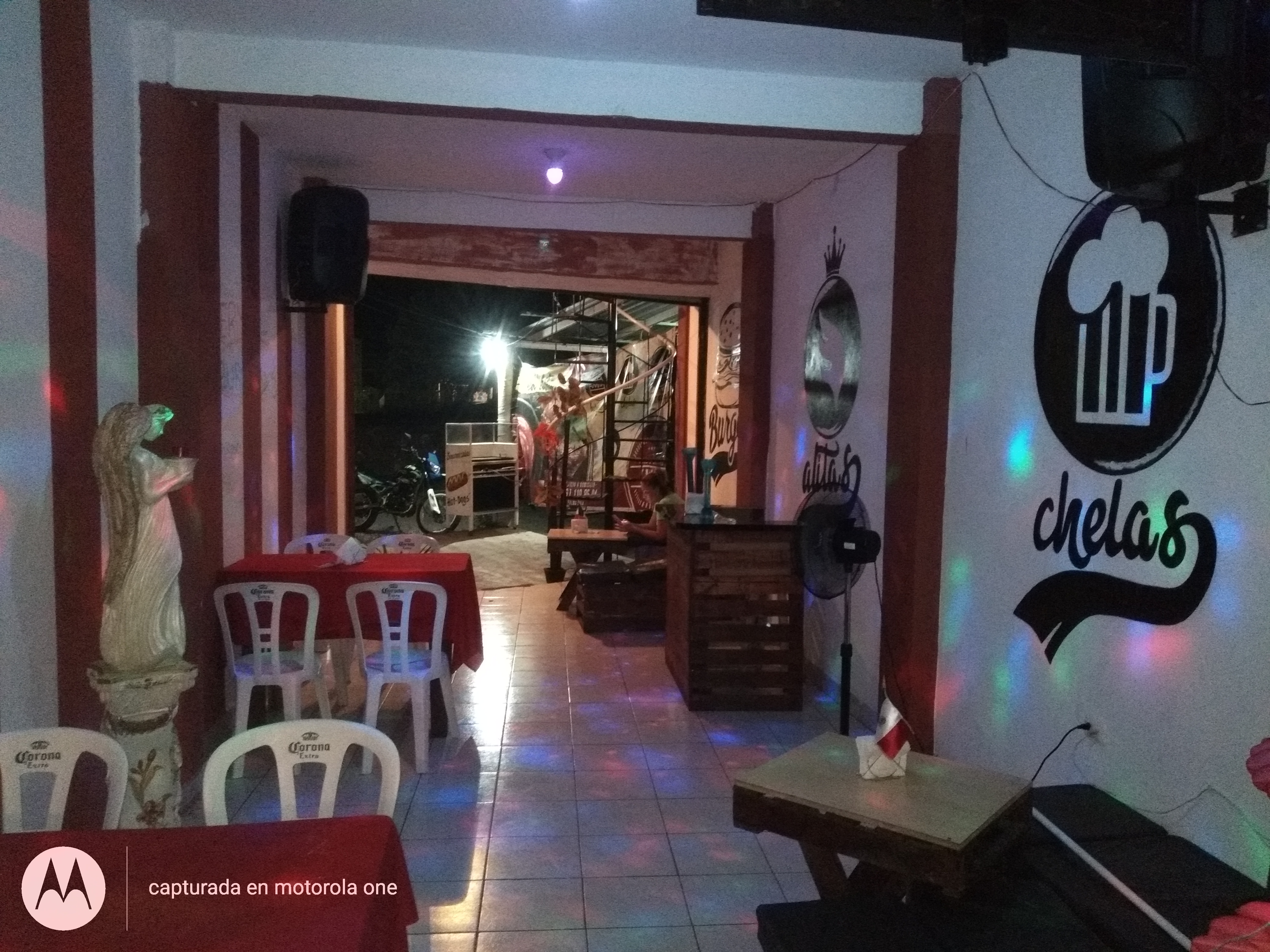 Hamburguesas y alitas t.kila image 2