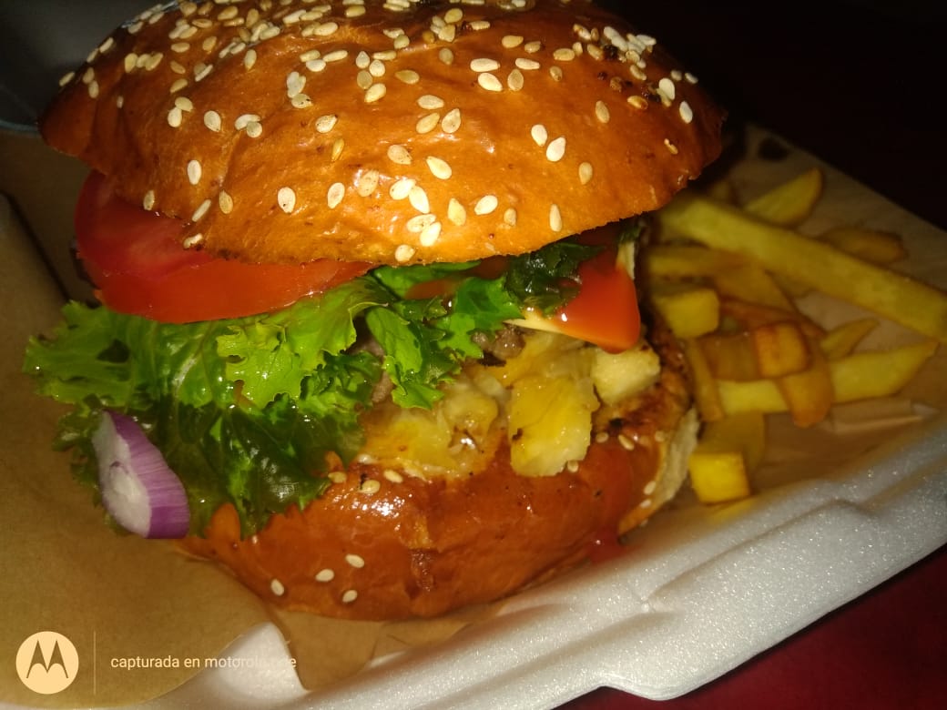 Hamburguesas y alitas t.kila image 3