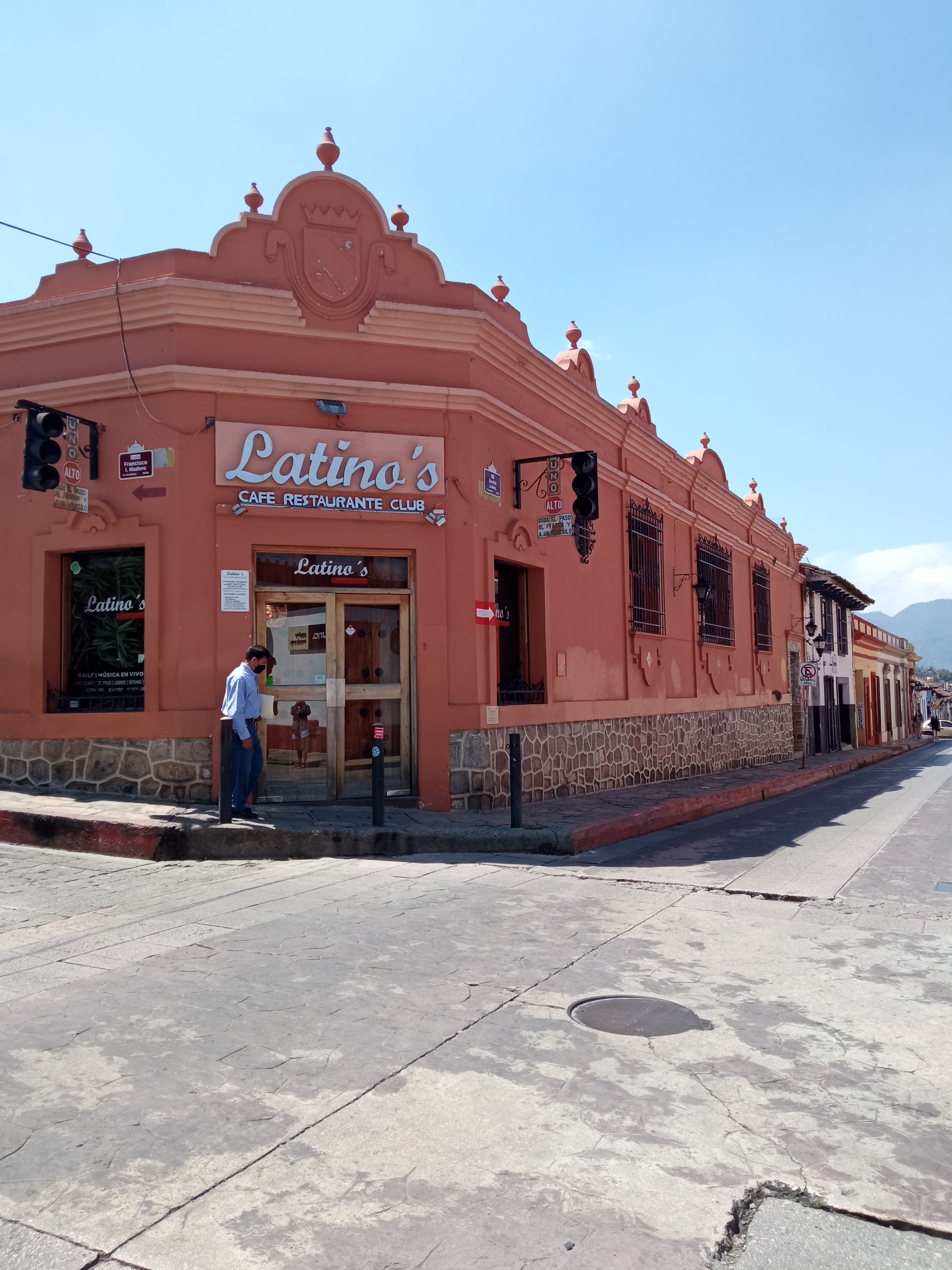 Latinos Café Restaurante Club image 1