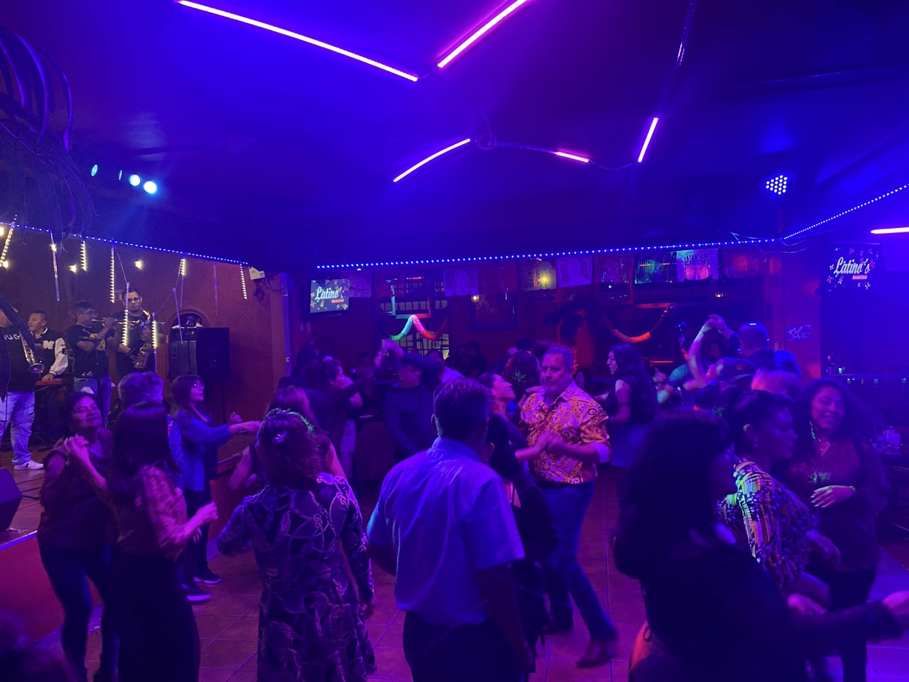 Latinos Café Restaurante Club image 3