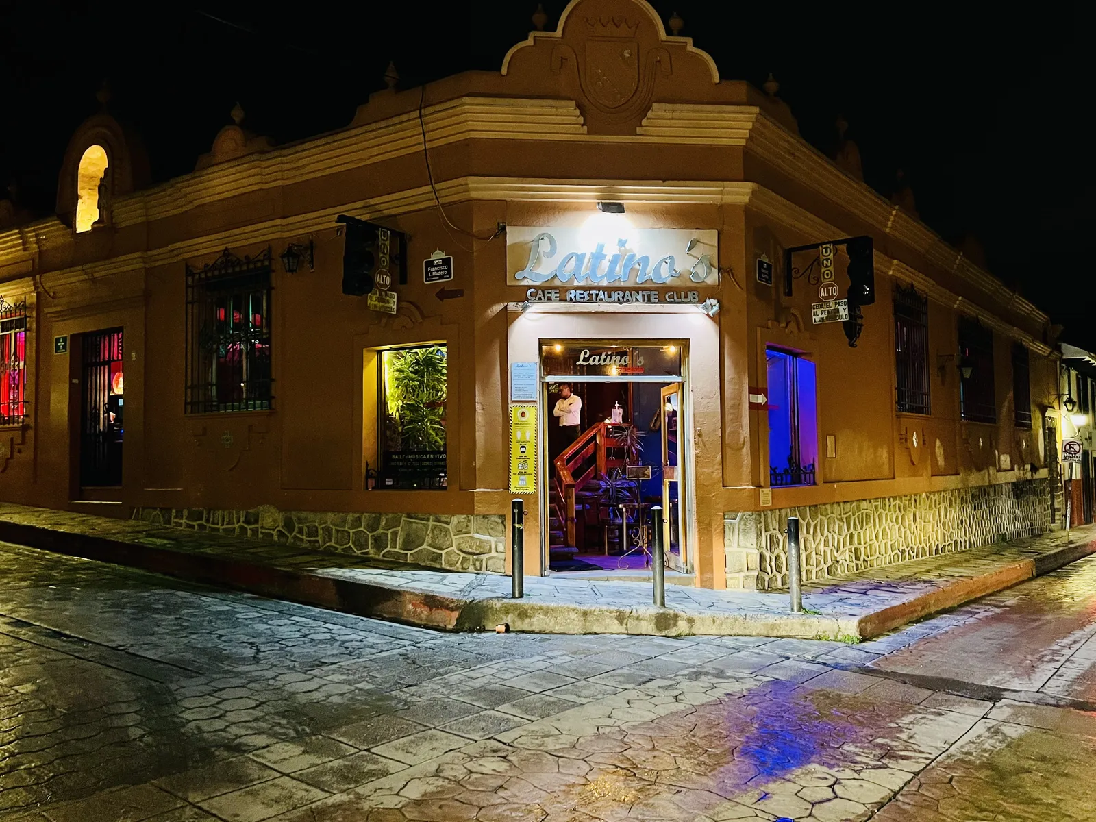 Latinos Café Restaurante Club image 4