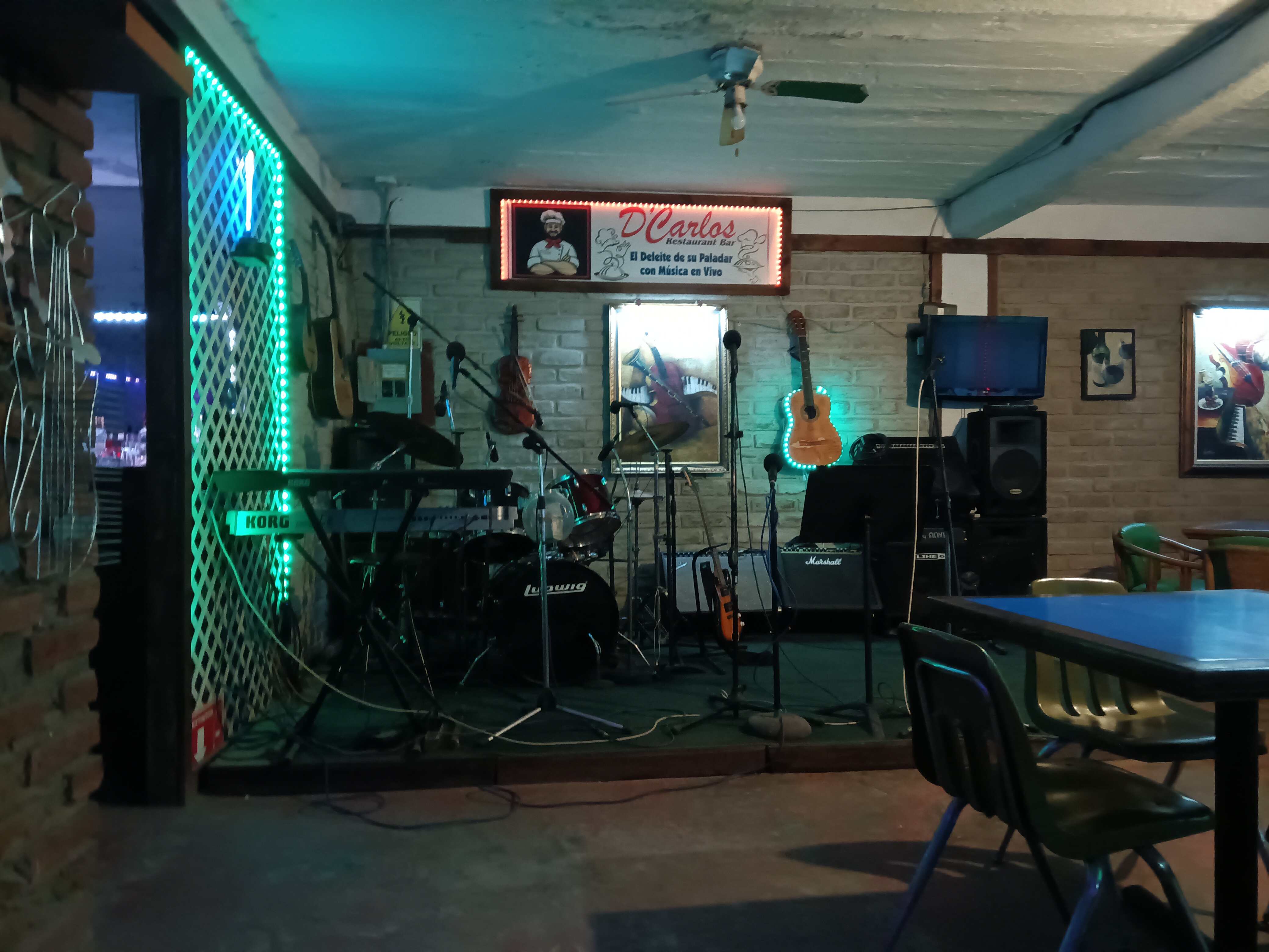 D'Carlos Restaurant image 2