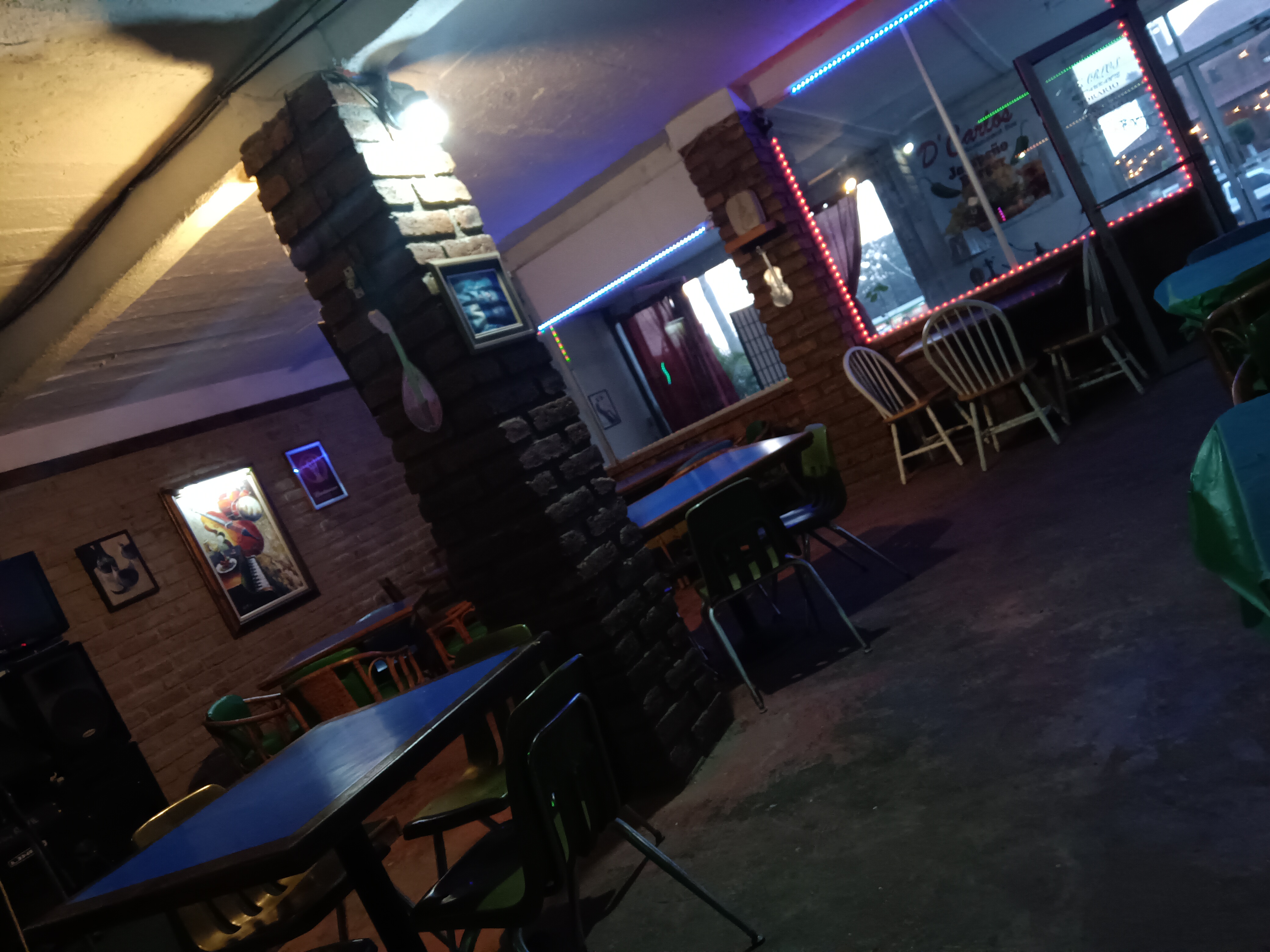 D'Carlos Restaurant image 4