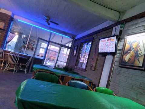 D'Carlos Restaurant image 7