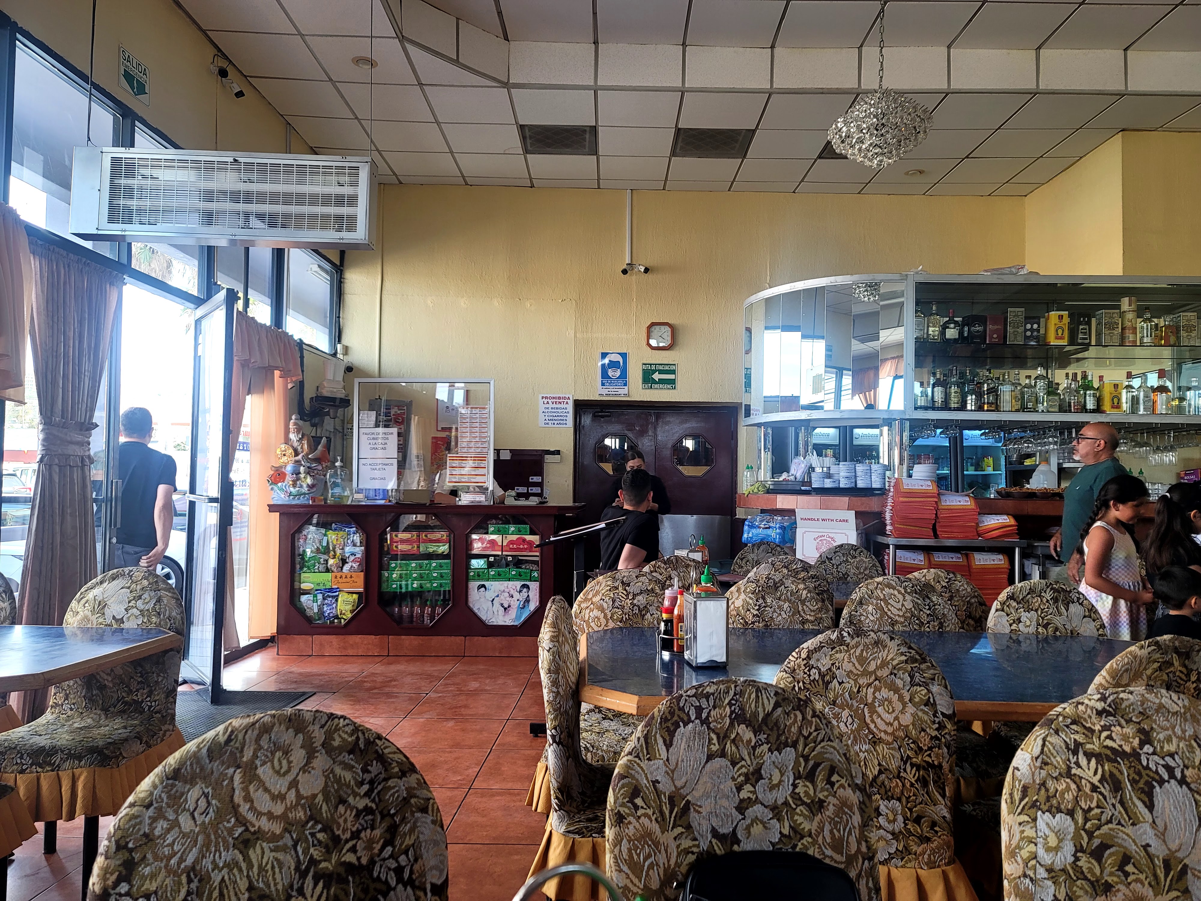 Restaurant YEE image 6