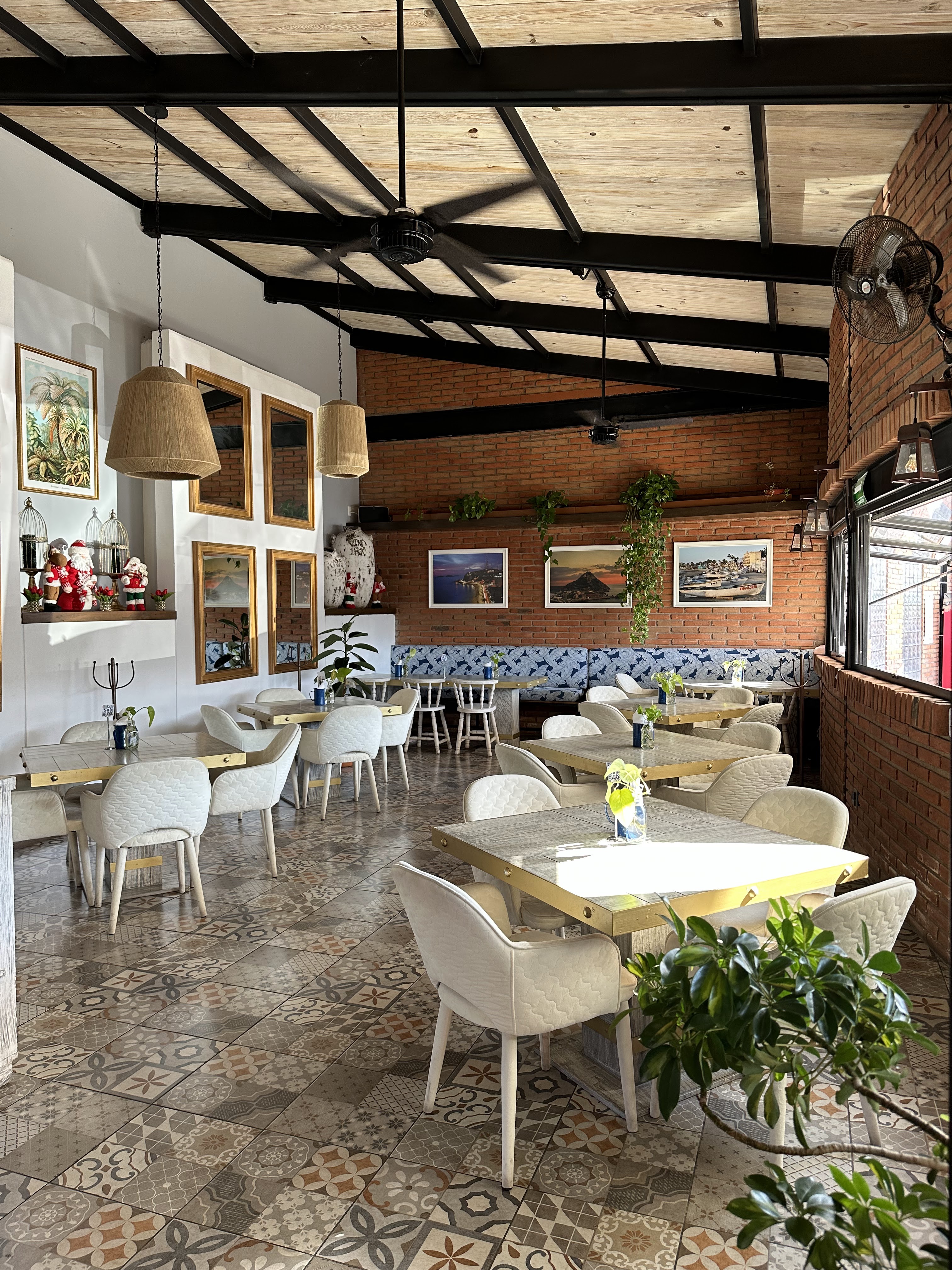 Olas altas, seafood image 1