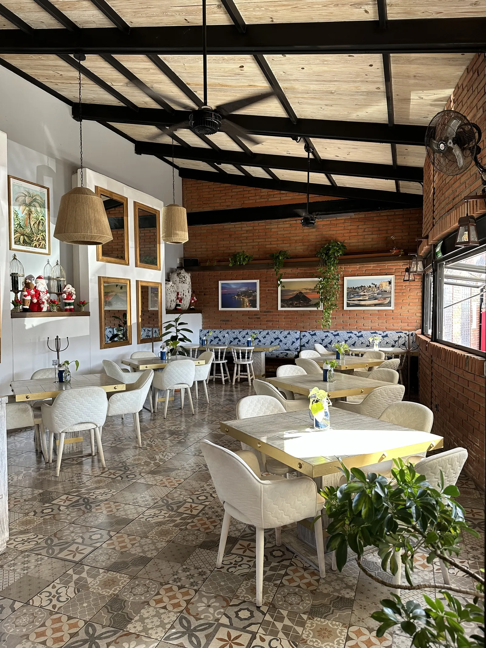 Olas altas, seafood image 1
