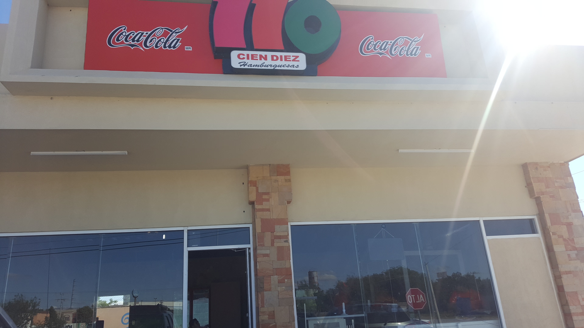 Cien Diez Hamburgesas image 3