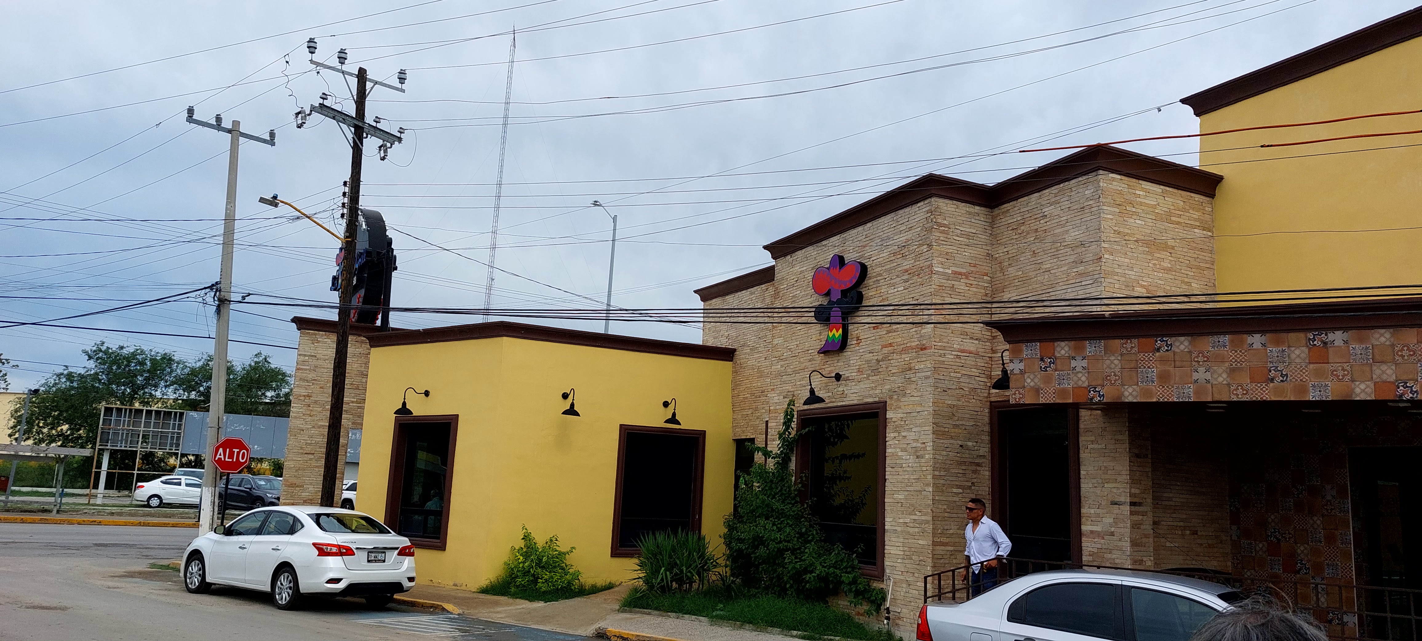 Los Tacos Grill image 3