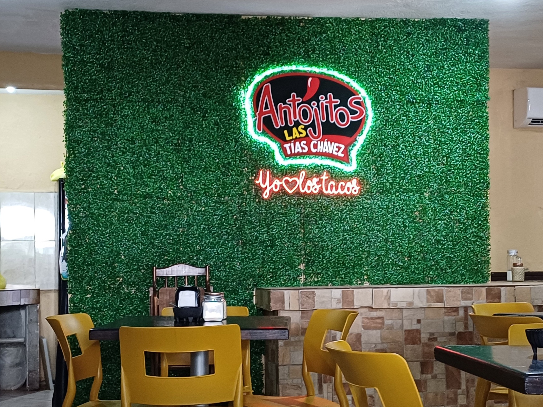 Las Tias Chavez image 9