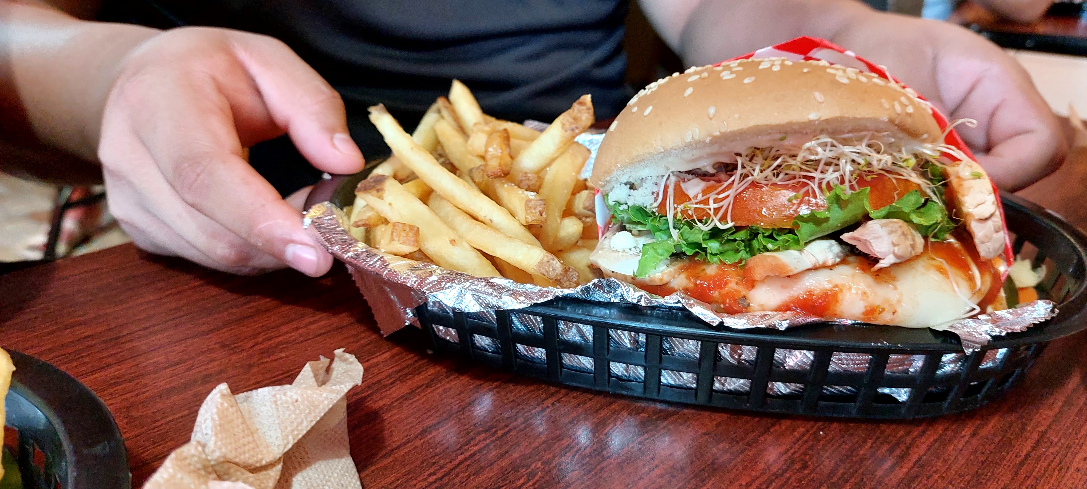 Chilakas Burgers image 1