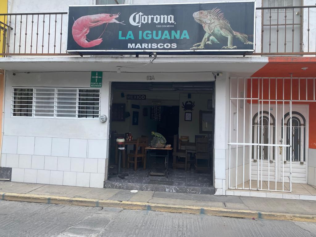 Mariscos La Iguana image 1