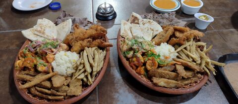 Mariscos "El Timón" image 1