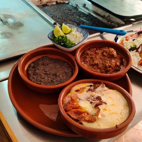 Restaurante "Cuatro Reinas" image 2