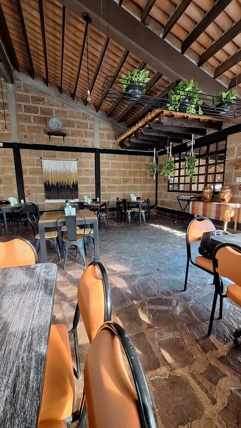 Restaurante "Cuatro Reinas" image 9