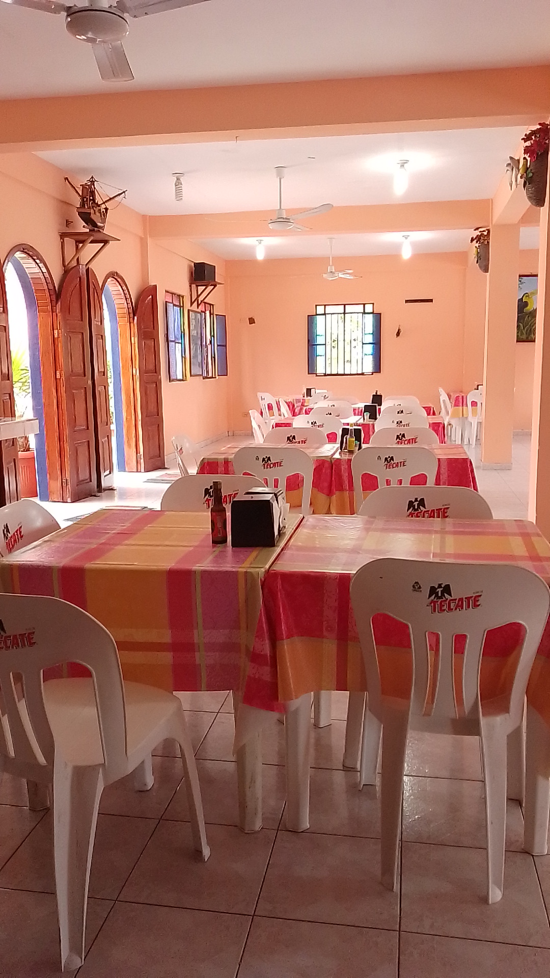 Marisqueria Tucanes image 1