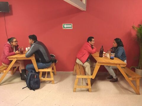La Reina / Hamburguesas, Alitas, Cerveza, Micheladas image 1