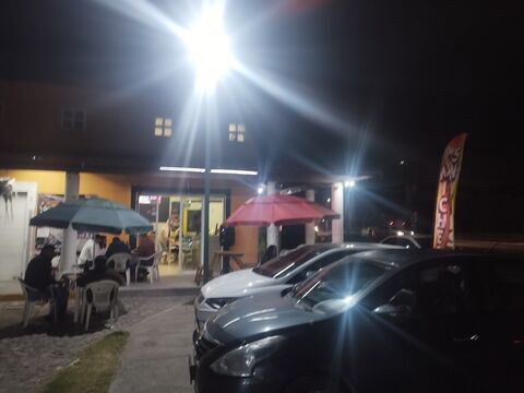 La Reina / Hamburguesas, Alitas, Cerveza, Micheladas image 6