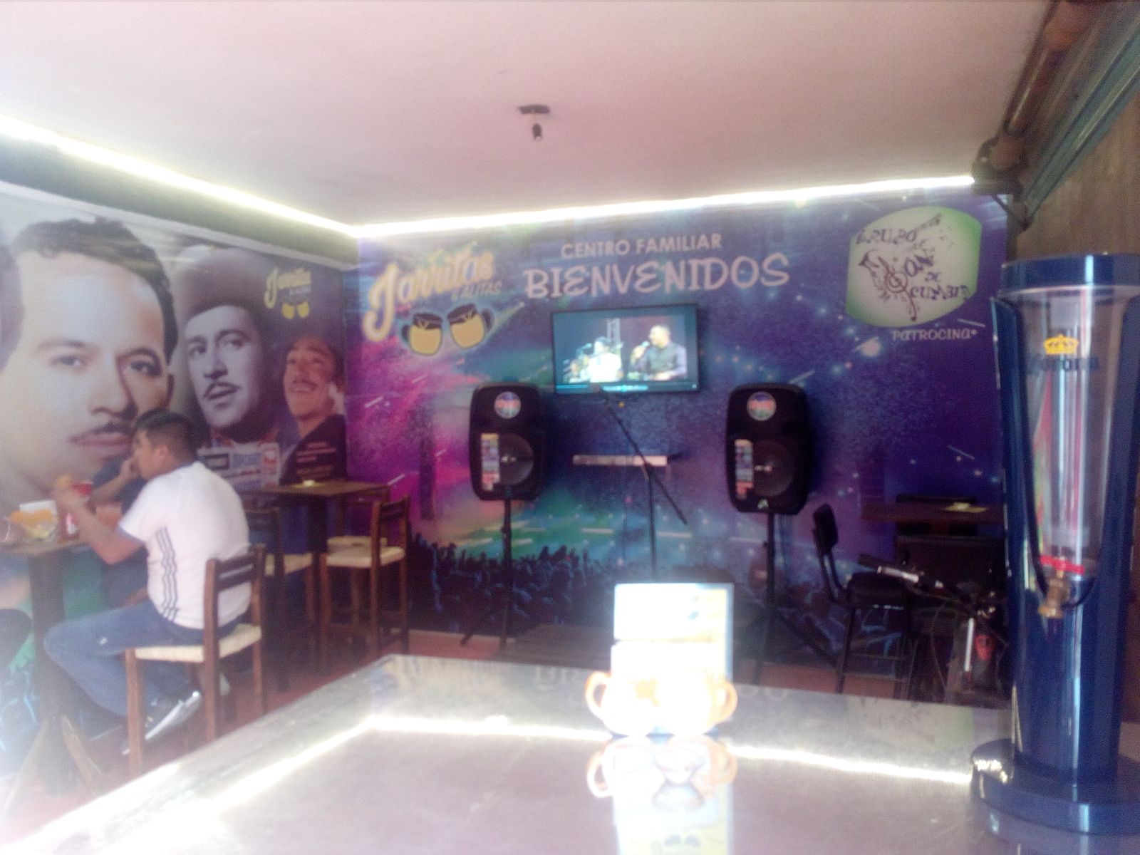 Jarritos y alitas restaurante bar image 2