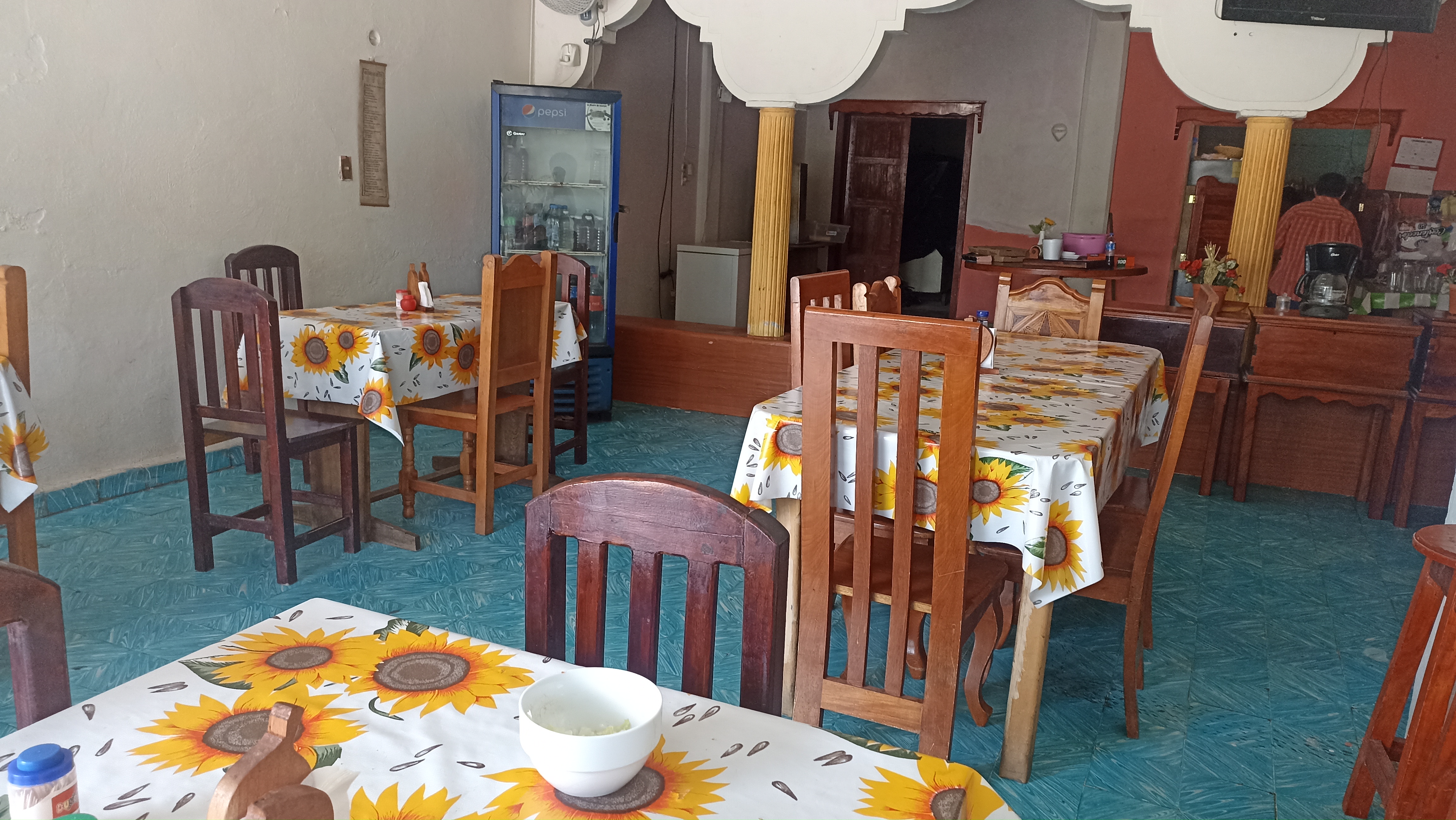 Los Girasoles image 1