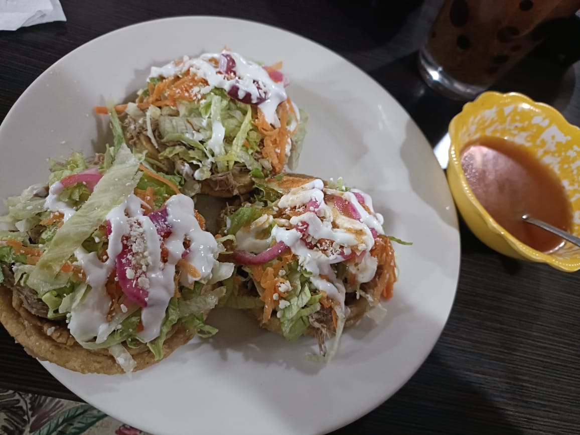 Las bonitas restaurante image 2