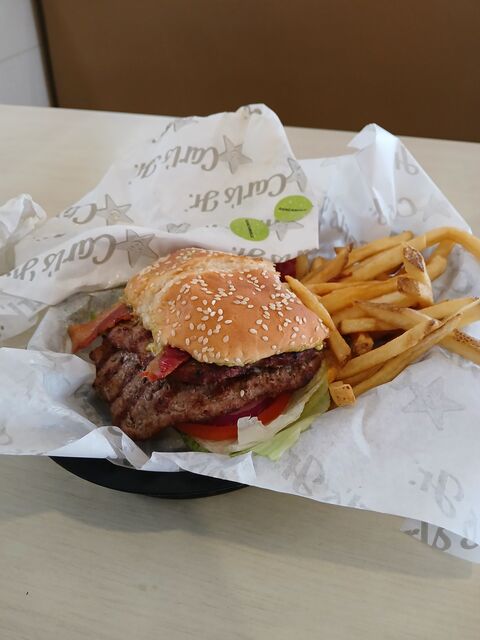 Carl's Jr image 1
