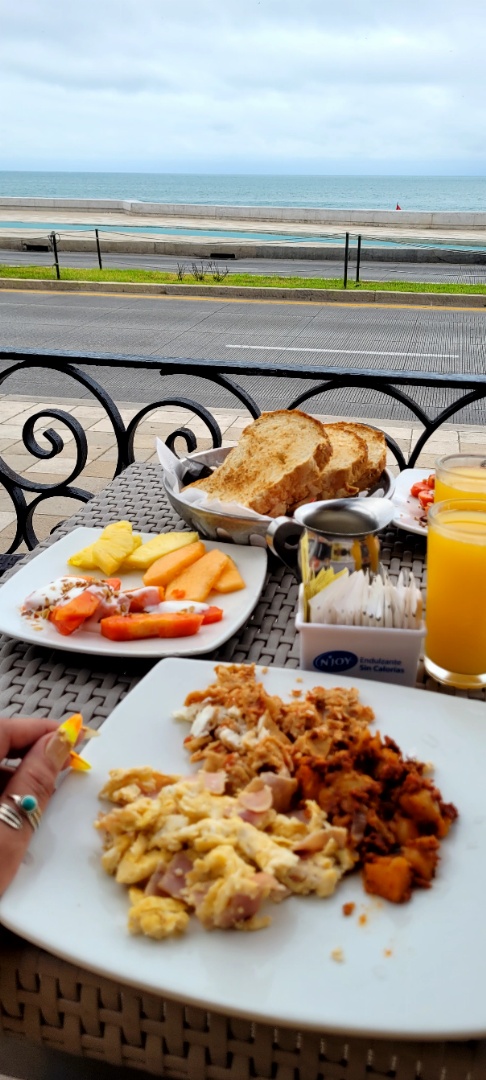 Restaurante ME image 5