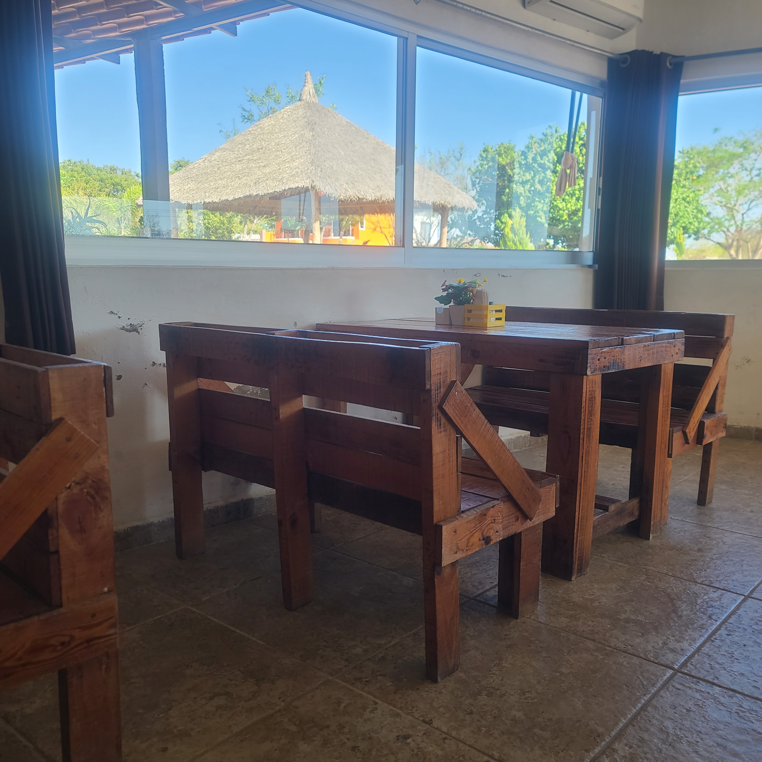 El Arribo Restaurant image 4