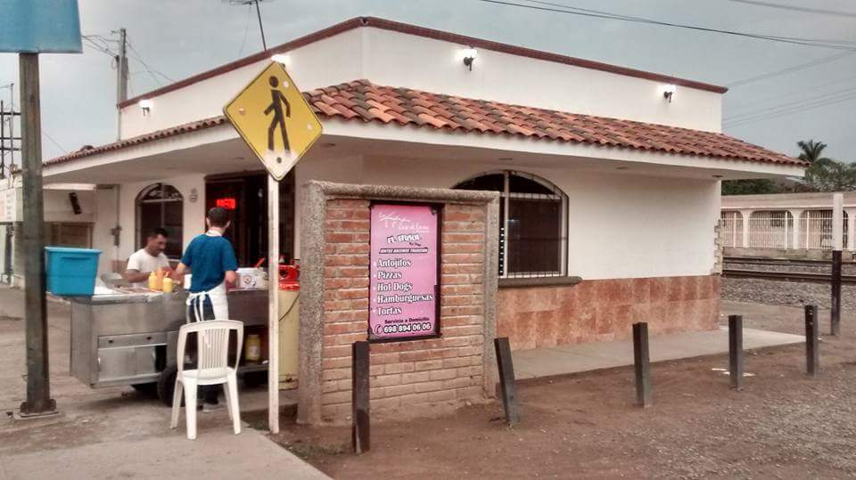 La Casa de Emma Restaurant y El Frijol Hot-Dogs image 1