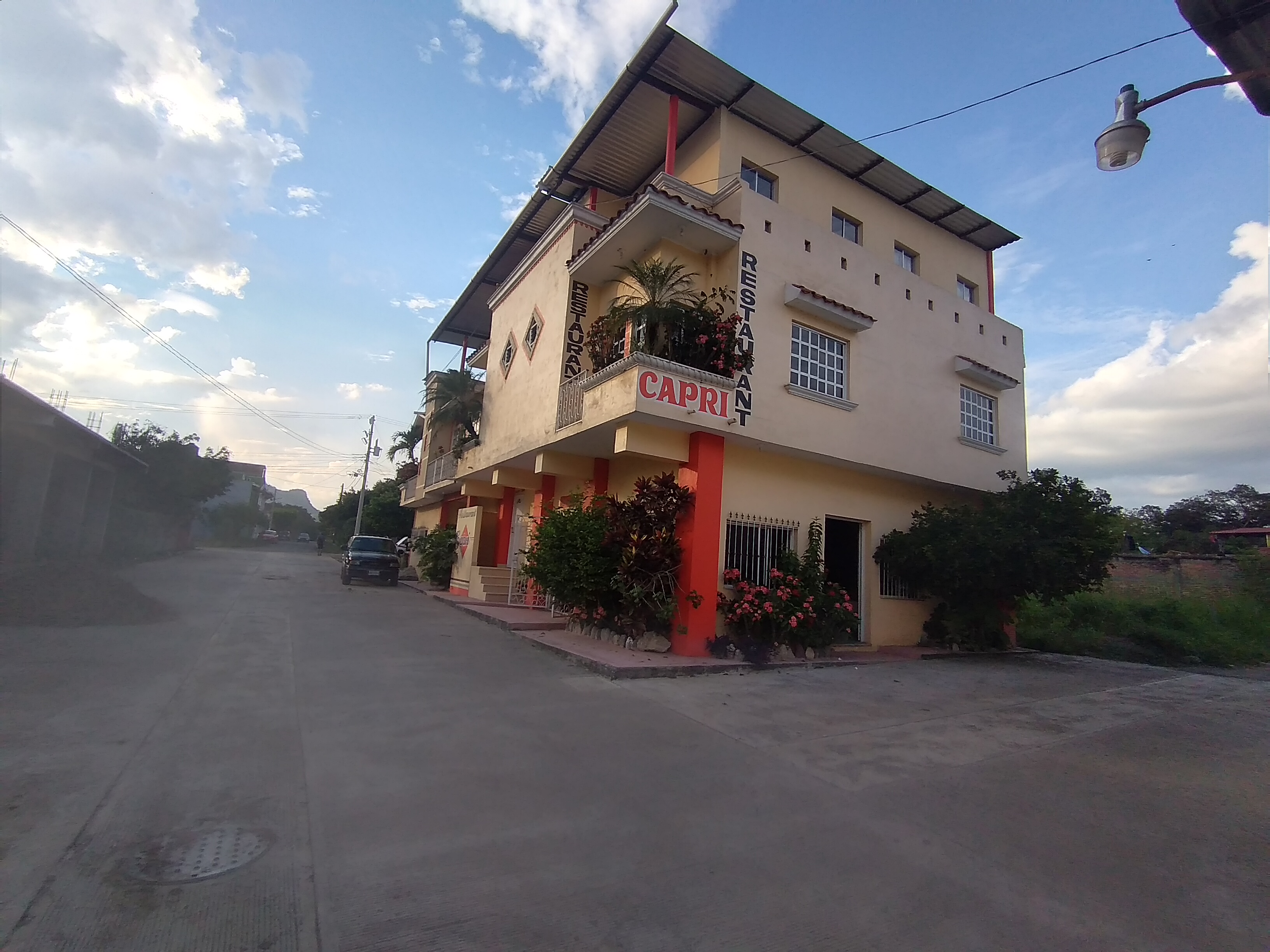 restauran capri image 6