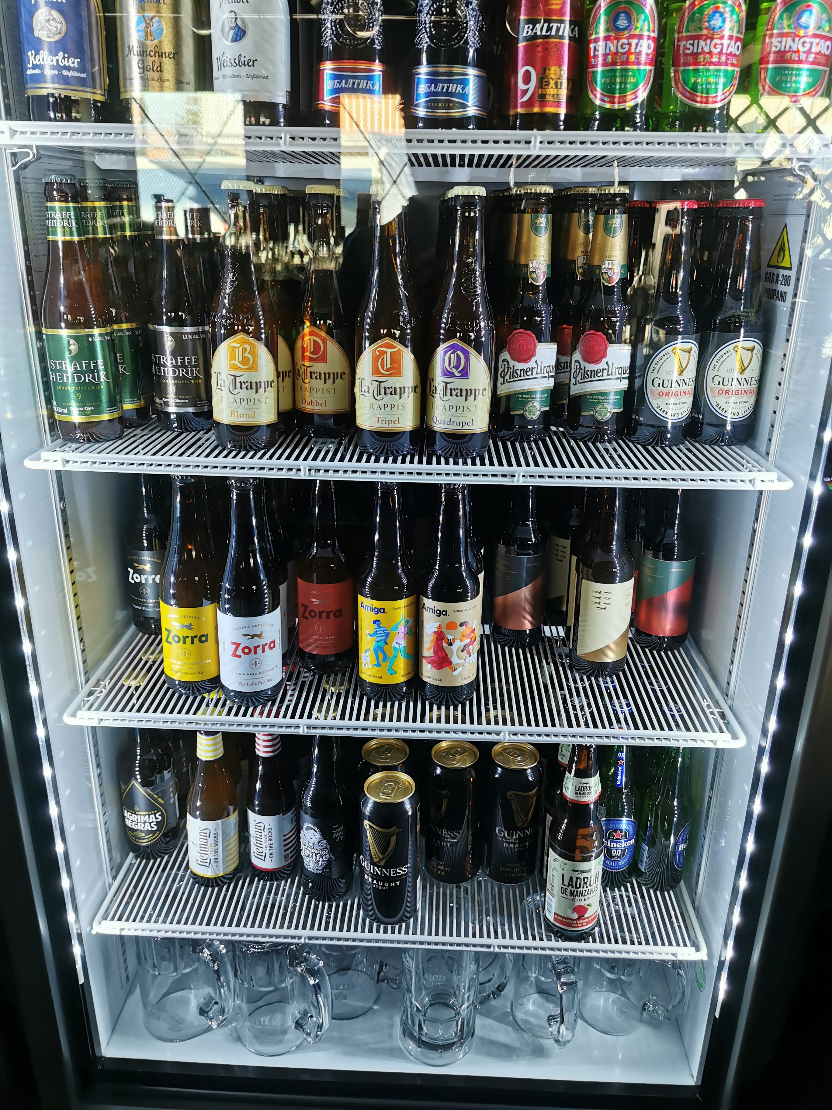 La Lola - Cocktail Bar & Lounge image 1