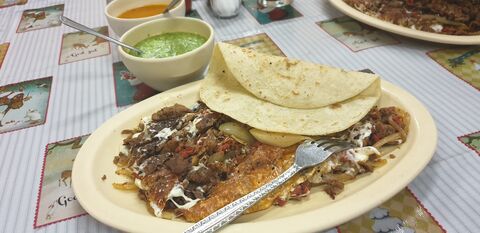 Los Pioneros image 2