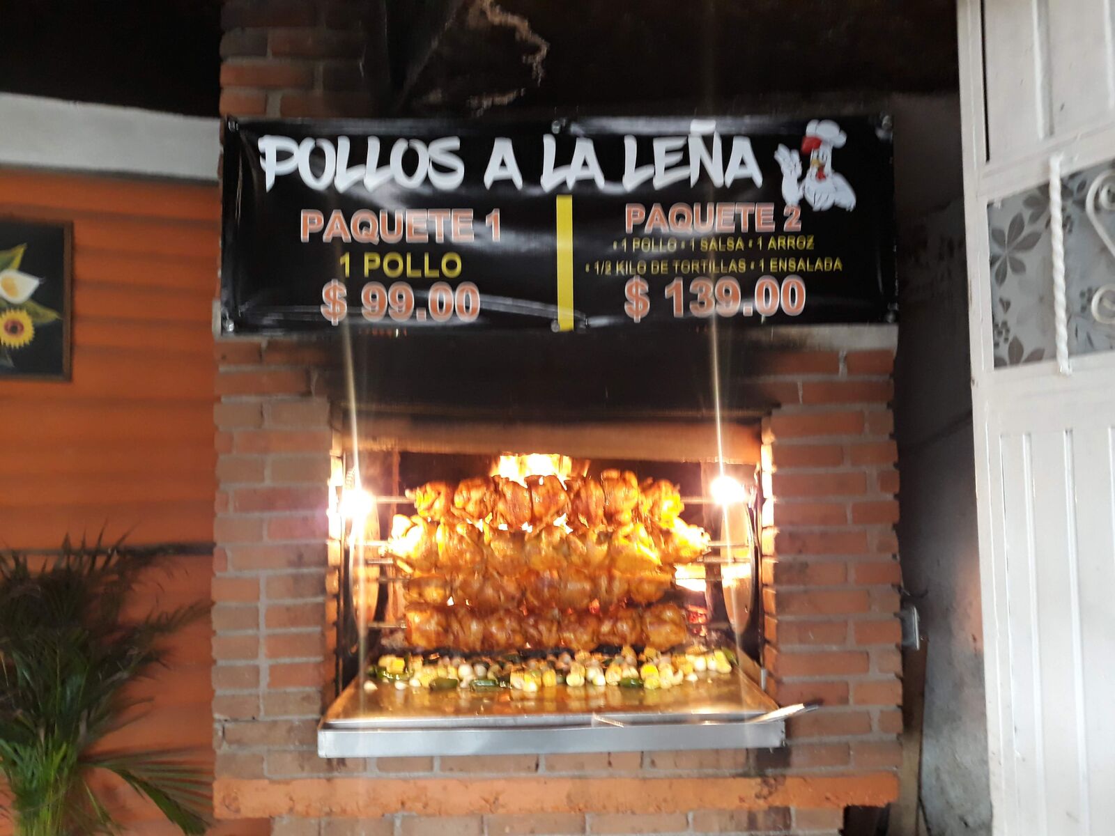 Pollos a la Leña San Lucas image 3