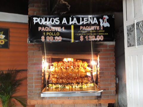 Pollos a la Leña San Lucas image 3