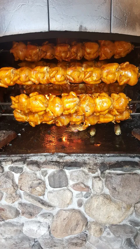 Restaurante TARASCAS y Pollos A La Leña image 1