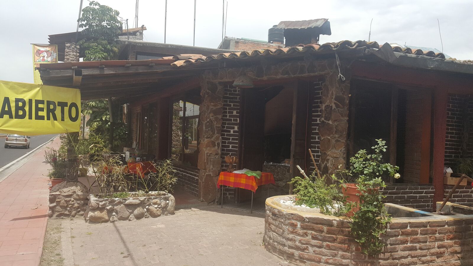 Restaurante TARASCAS y Pollos A La Leña image 5