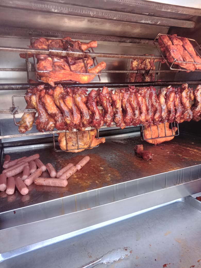 Rosticeria "El Gavilán Pollero" image 2