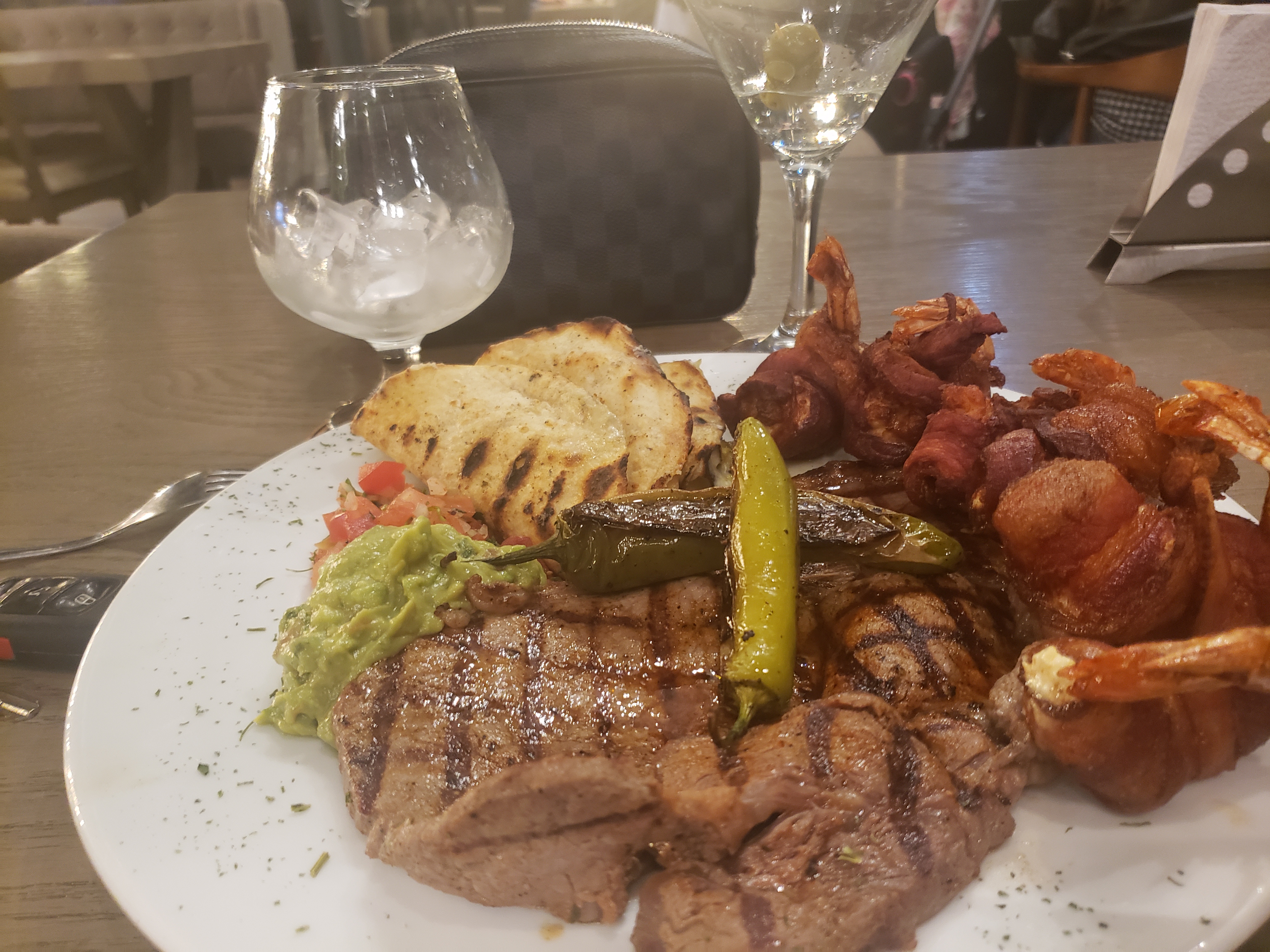 Meni Seafood Bar & Grill image 2