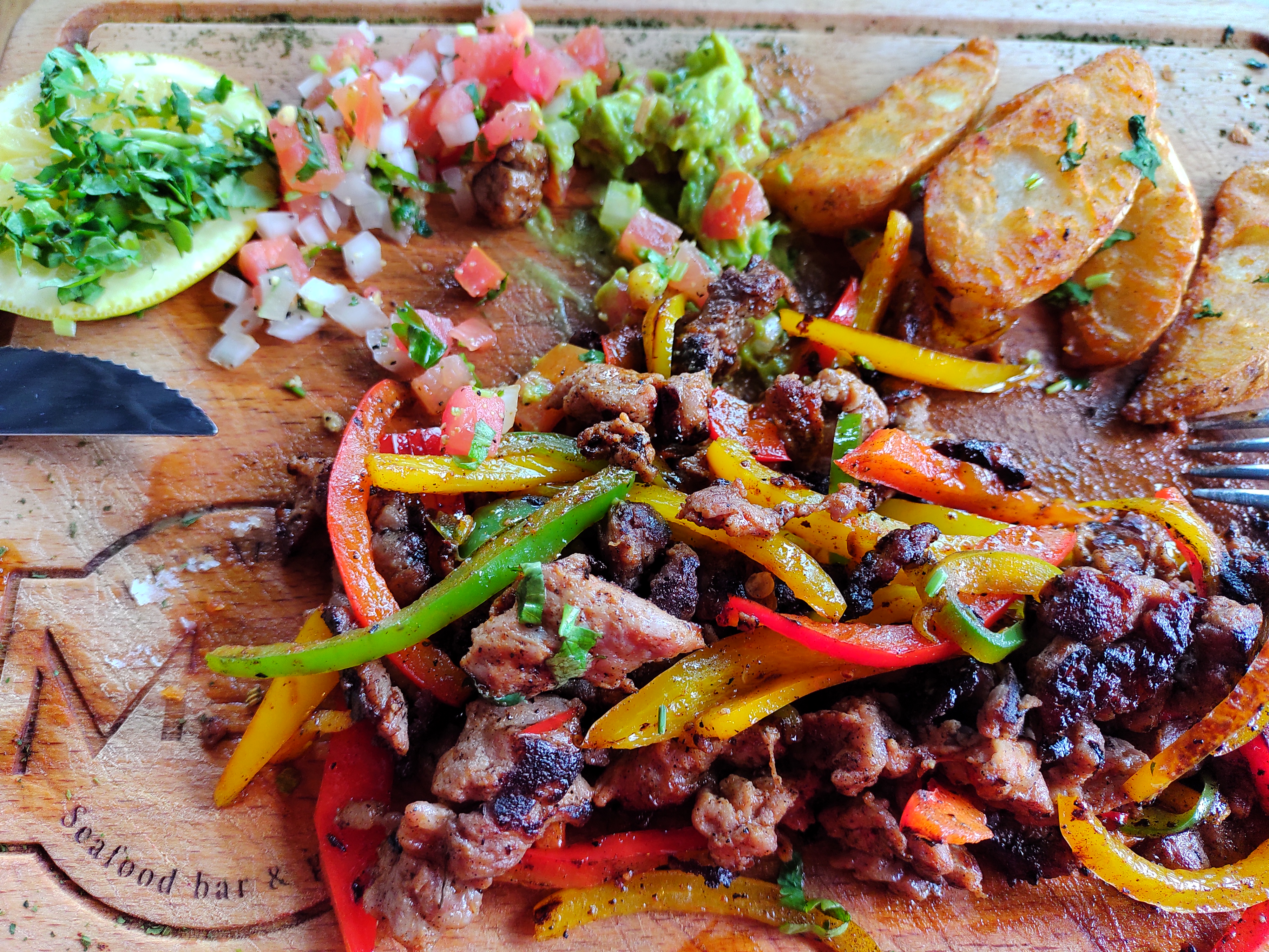 Meni Seafood Bar & Grill image 10