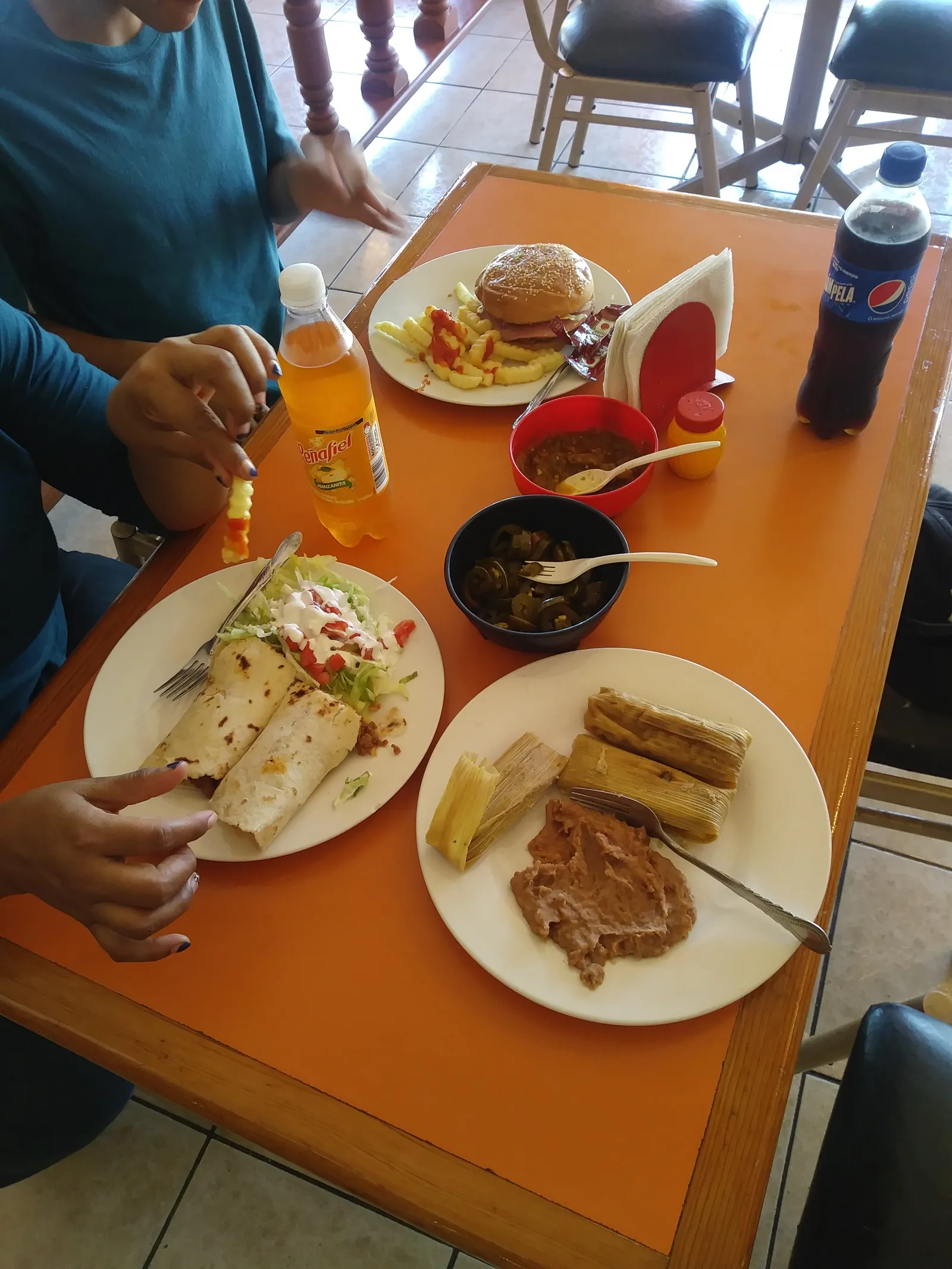 Los Tres image 2