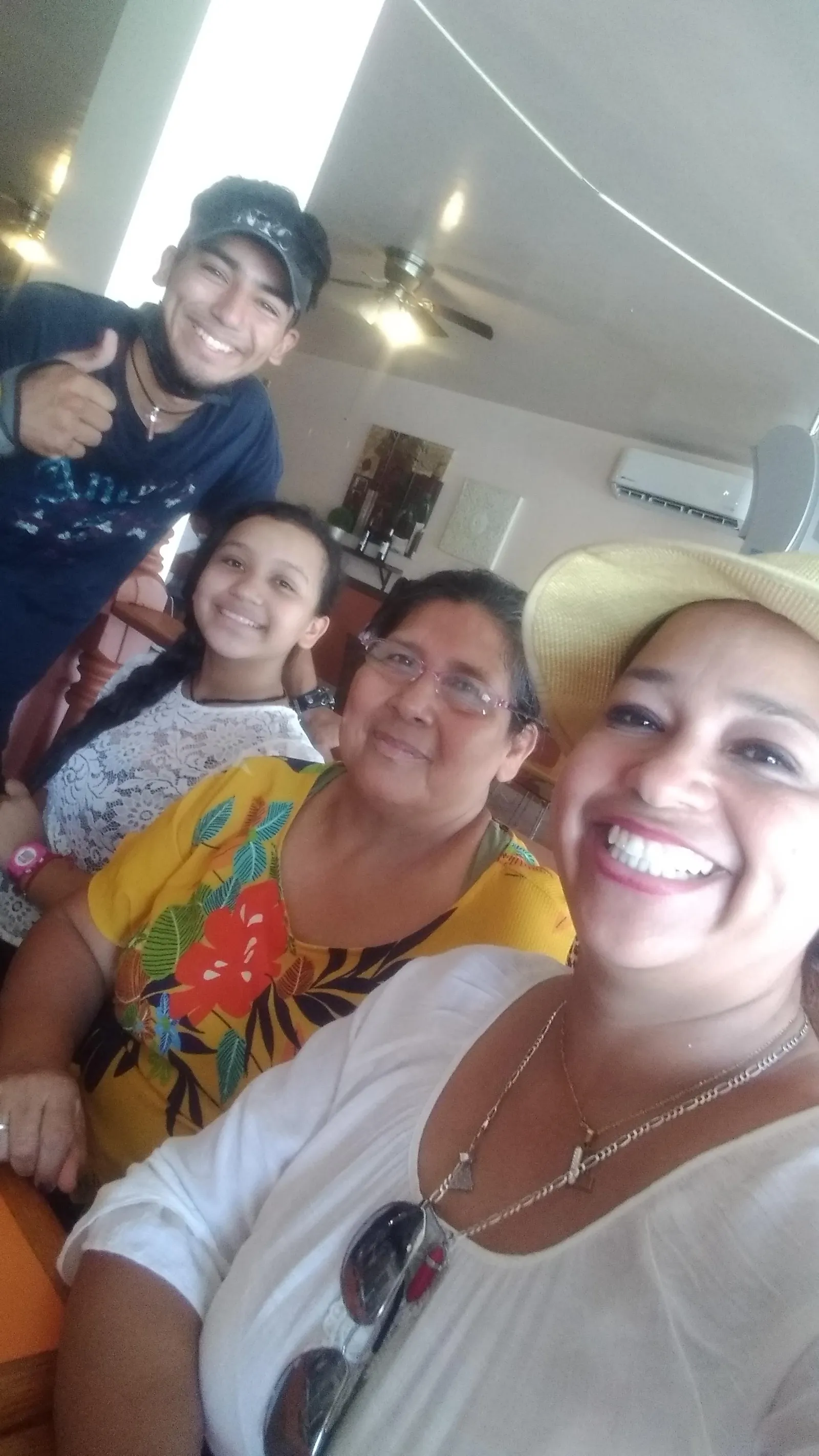 Los Tres image 9