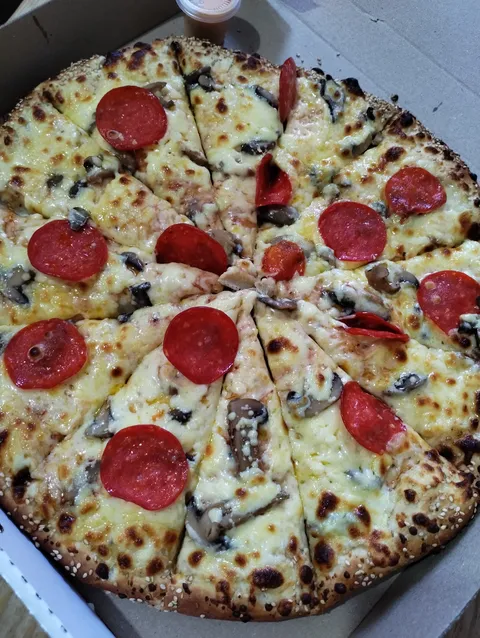 Jhona's Pizza image 2