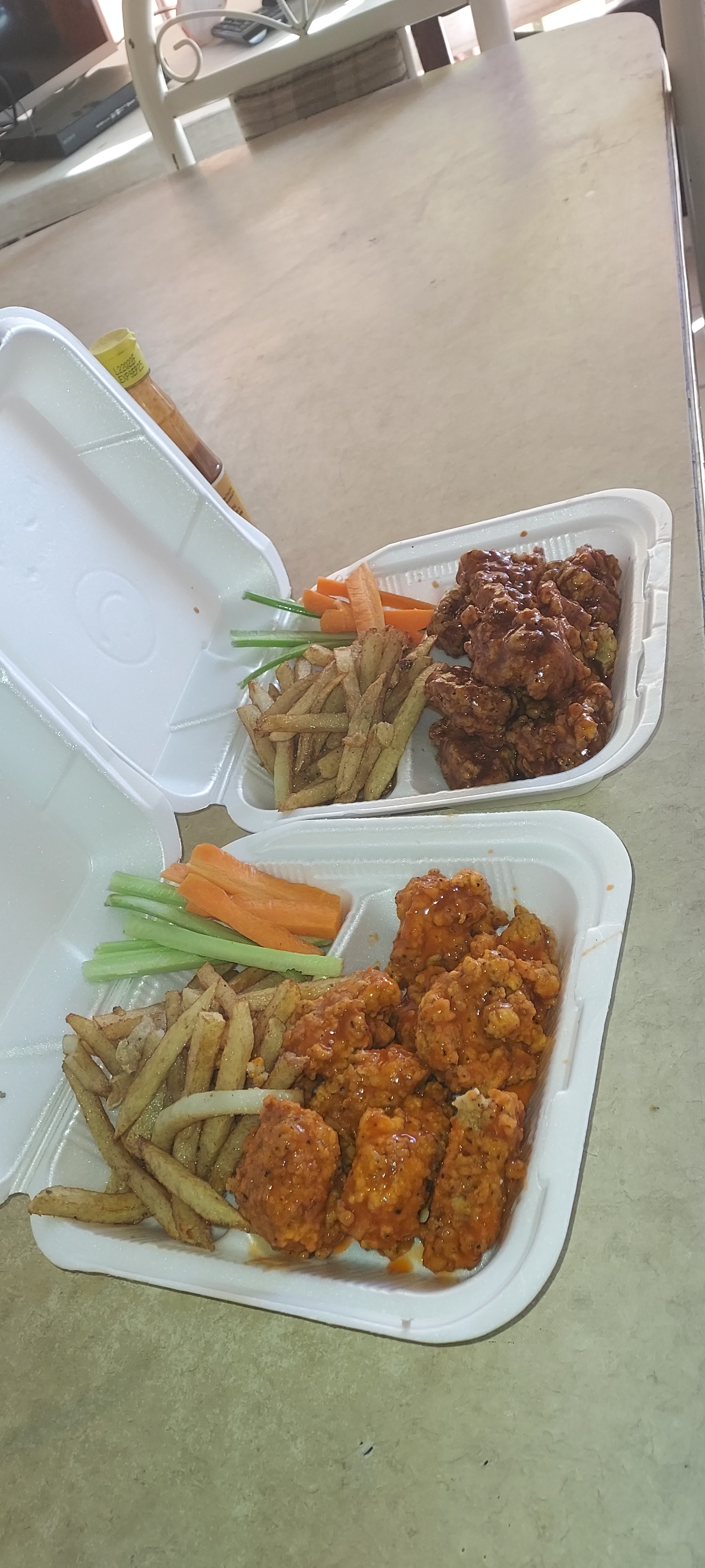 D'Lugo Boneless, Burger y mas!! image 2