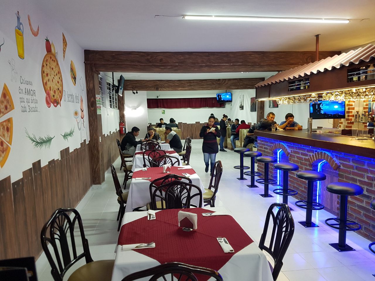 Pueblito Pizza Restaurant Bar image 6