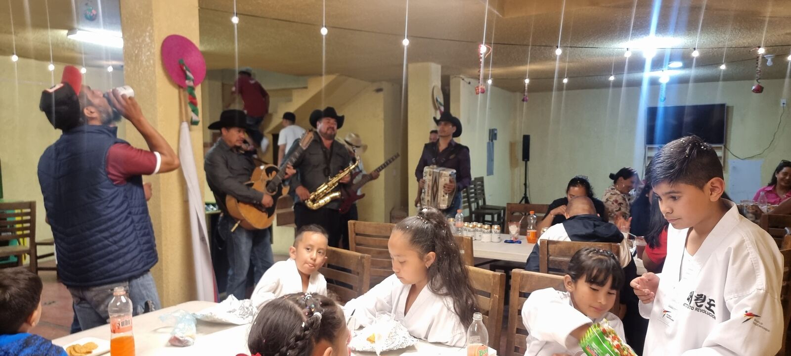 EL SÓTANO WING'S image 5