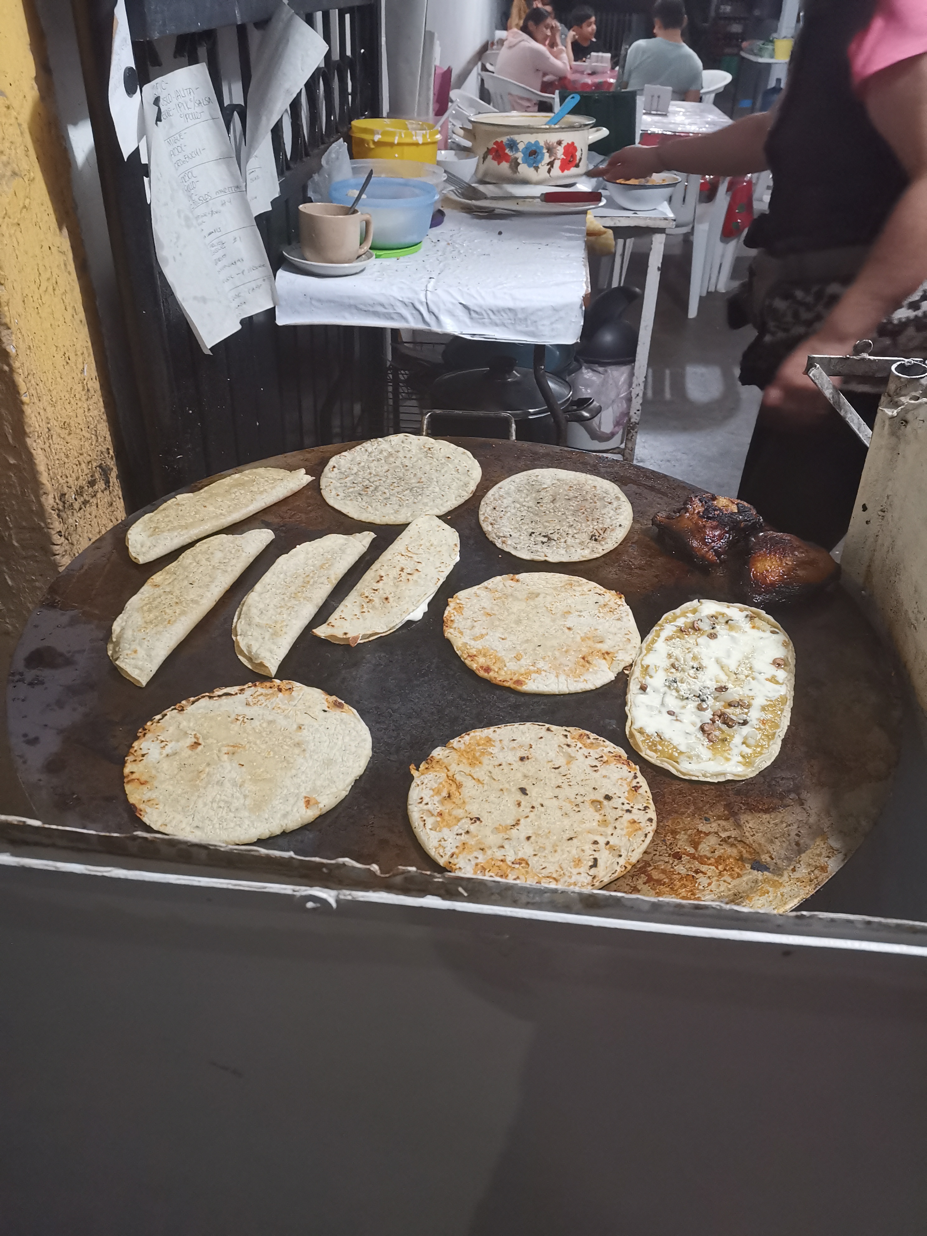 Gordas De La China image 1