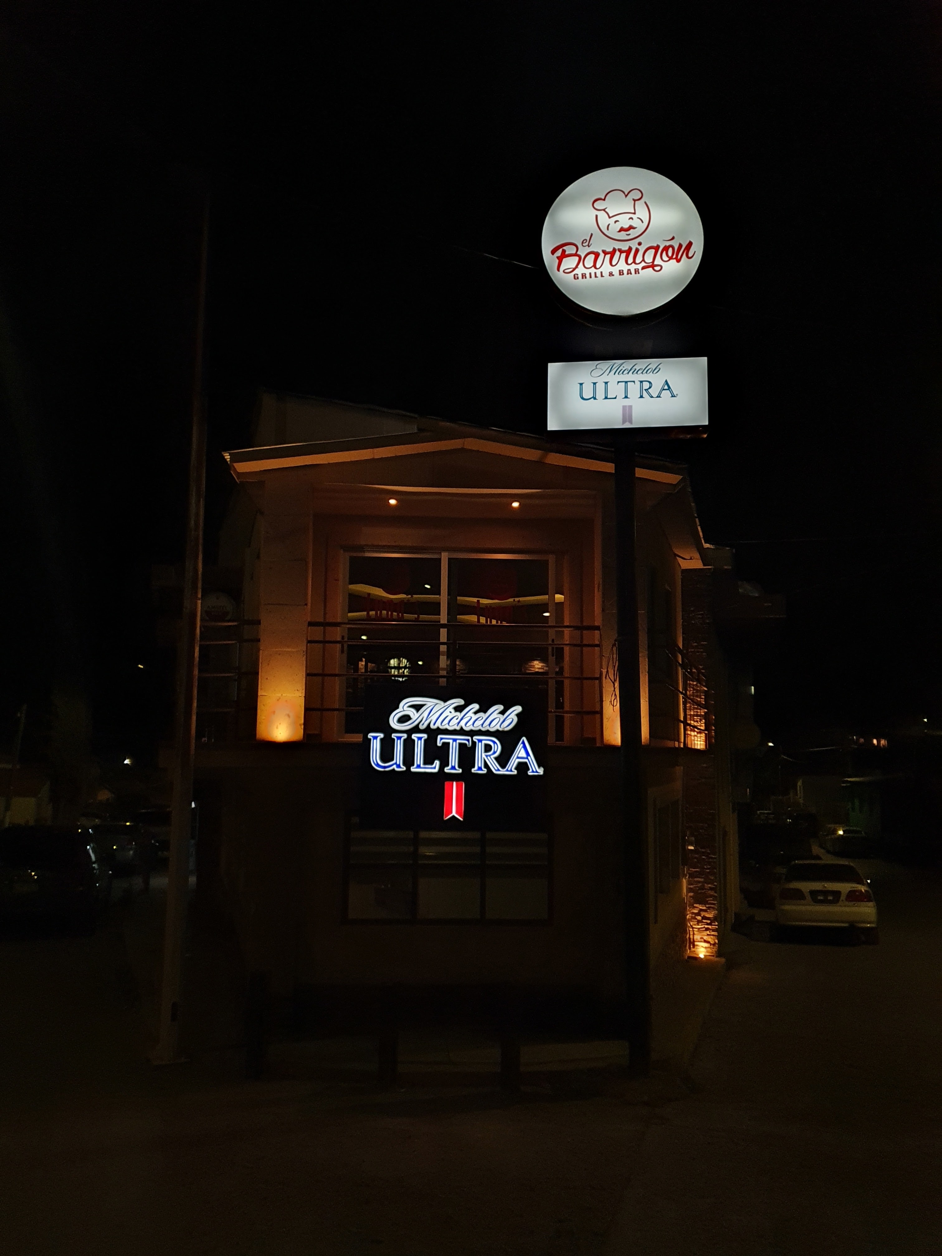 Luna's Restaurant/Bar y Pizza and Wings image 1