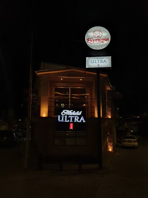 Luna's Restaurant/Bar y Pizza and Wings image 1