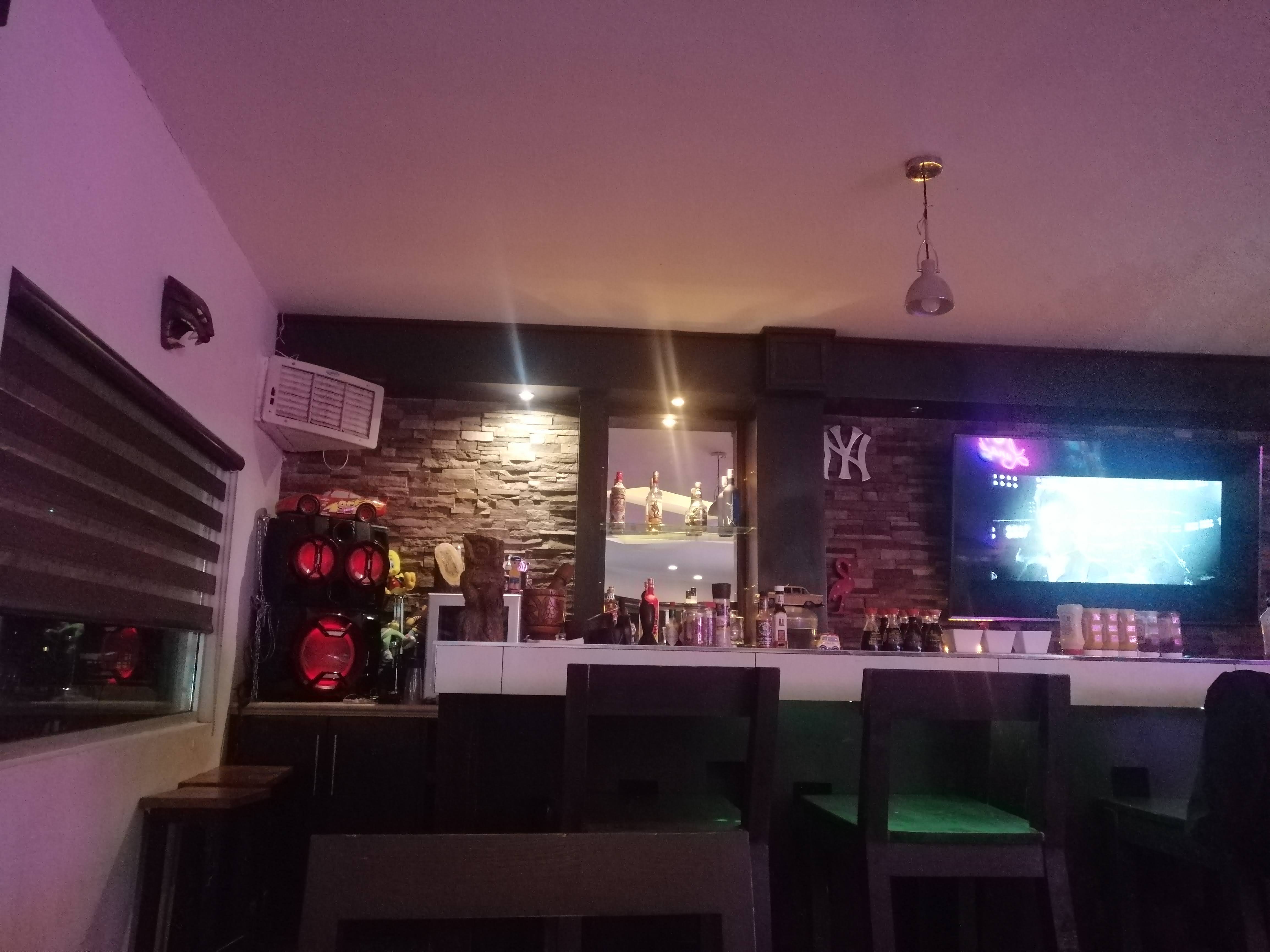 Luna's Restaurant/Bar y Pizza and Wings image 5